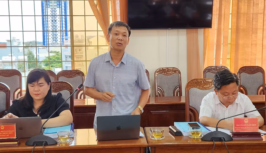 Ông Huỳnh Minh Sở-Phó Giám đốc Sở Tài nguyên và Môi trường nêu ý kiến tại buổi làm việc. Ảnh: Ngọc Sang Ông Huỳnh Minh Sở-Phó Giám đốc Sở Tài nguyên và Môi trường nêu ý kiến tại buổi làm việc. Ảnh: Ngọc Sang