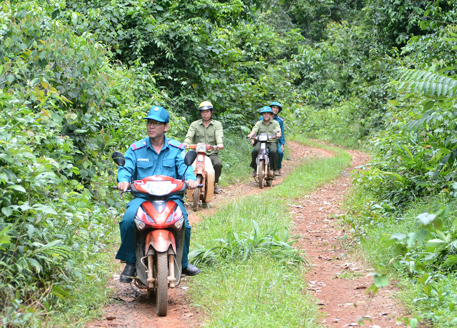 Với những người giữ rừng, gần như chưa năm nào được hưởng trọn vẹn cái Tết bên gia đình. Ảnh: Ngọc Sang Với những người giữ rừng, gần như chưa năm nào được hưởng trọn vẹn cái Tết bên gia đình. Ảnh: Ngọc Sang