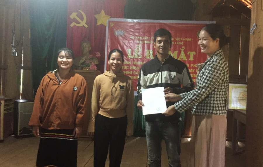 Tổ hợp tác chăm sóc cây cà phê làng Hà Nừng, xã Sơn Lang, huyện Kbang ra mắt tại buổi . Ảnh: Phạm Ngọc Tổ hợp tác chăm sóc cây cà phê làng Hà Nừng, xã Sơn Lang, huyện Kbang ra mắt tại buổi . Ảnh: Phạm Ngọc