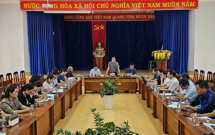 Quang cảnh buổi làm việc. Ảnh: Phạm Ngọc