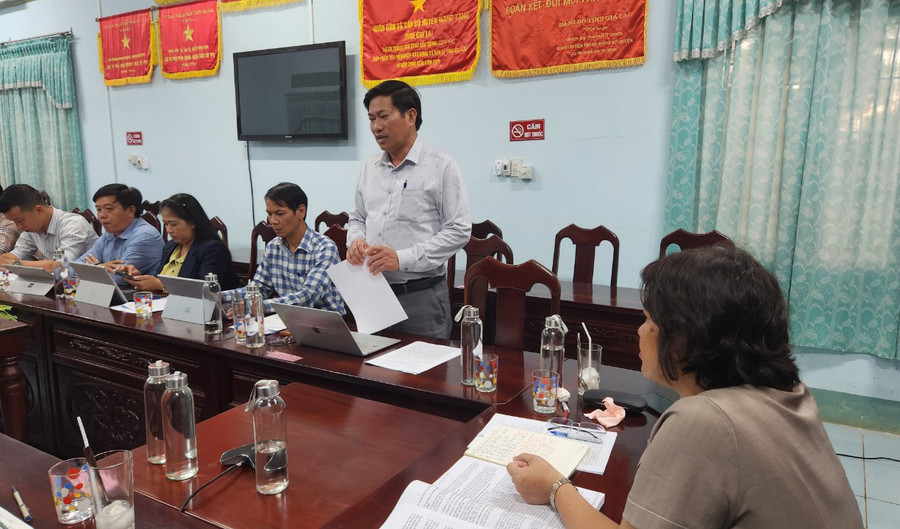 Ông Lê Trọng-Chủ tịch UBND huyện Mang Yang nêu kiến nghị với đoàn giám sát. Ảnh: Ngọc Sang Ông Lê Trọng-Chủ tịch UBND huyện Mang Yang nêu kiến nghị với đoàn giám sát. Ảnh: Ngọc Sang