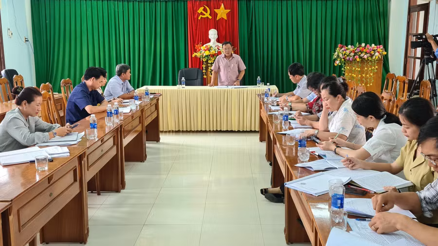 Quang cảnh buổi làm việc của đoàn giám sát với UBND thị xã Ayun Pa. Ảnh: Ngọc Sang