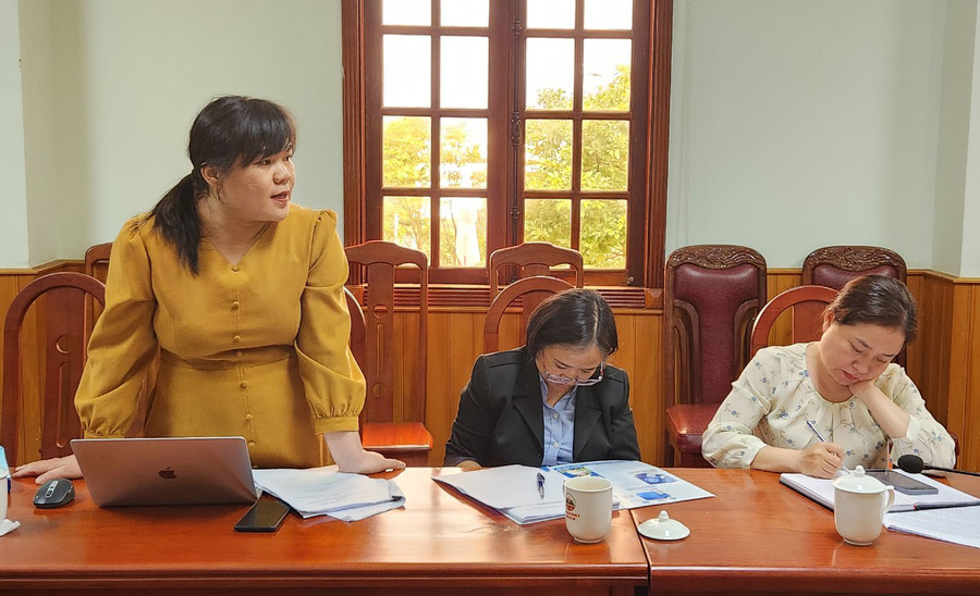 Bà Lương Thị Thảo-Trưởng phòng Nghiệp vụ 1 (Sở Tư pháp) nêu ý kiến tại buổi làm việc. Ảnh: Ngọc Sang