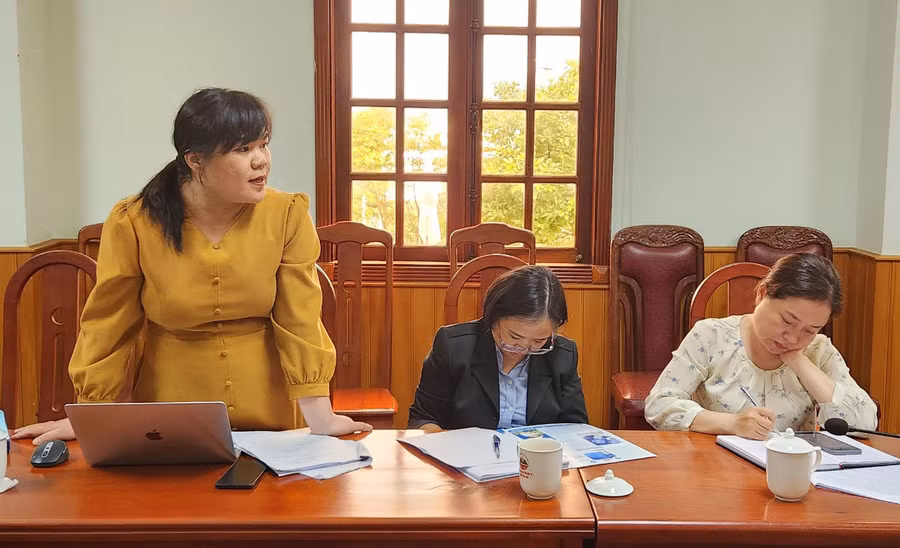 Bà Lương Thị Thảo-Trưởng phòng Nghiệp vụ 1 (Sở Tư pháp) nêu ý kiến tại buổi làm việc. Ảnh: Ngọc Sang