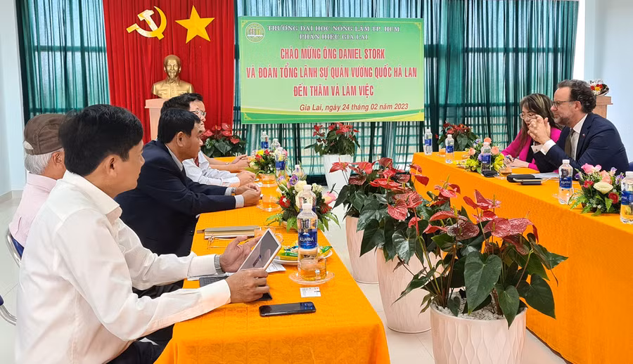 Quang cảnh buổi làm việc. Ảnh: Ngọc Sang