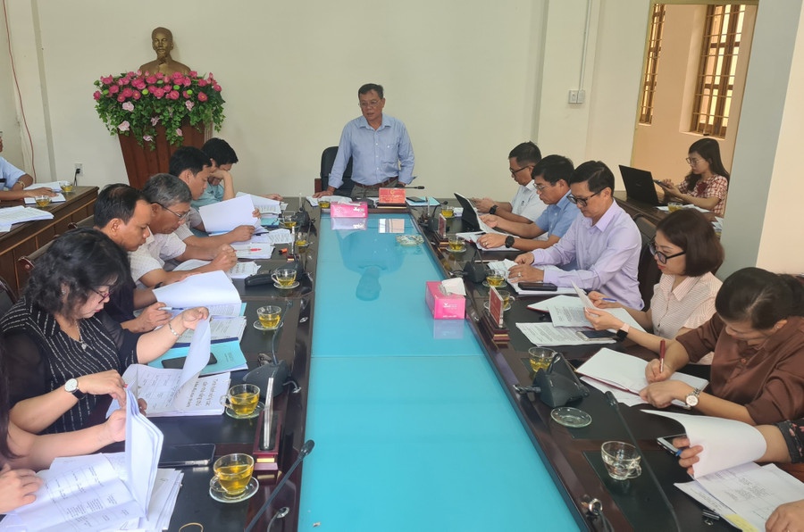 Quang cảnh buổi làm việc của đoàn giám sát với UBND TP. Pleiku. Ảnh: Ngọc Sang