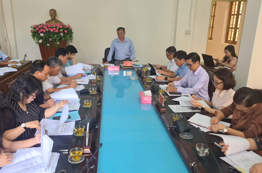 Quang cảnh buổi làm việc của đoàn giám sát với UBND TP. Pleiku. Ảnh: Ngọc Sang