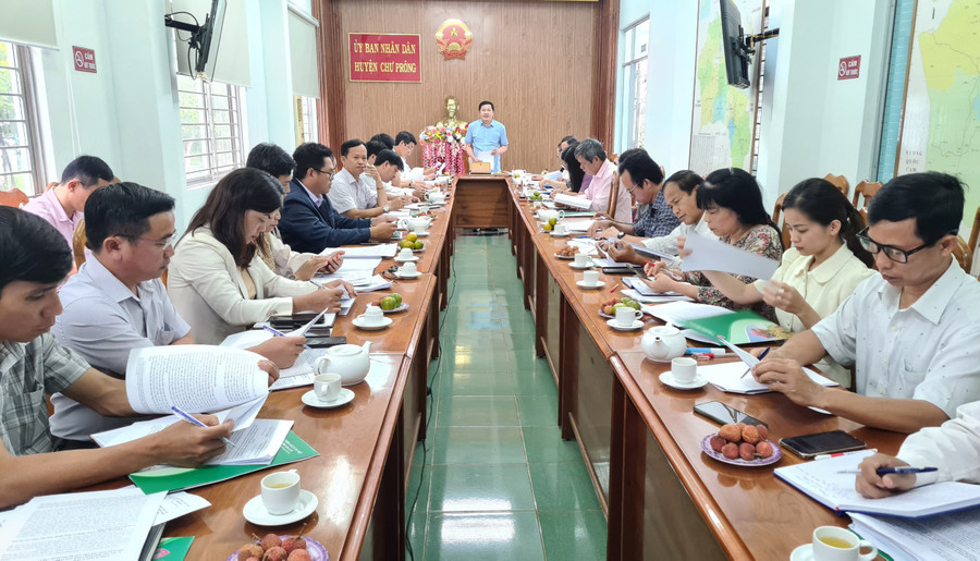 Quang cảnh buổi làm việc của đoàn giám sát với UBND huyện Chư Prông. Ảnh: Ngọc Sang