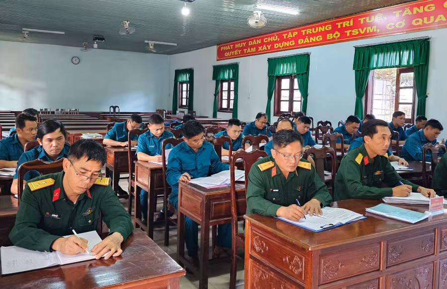 Các đại biểu tham gia hội nghị hiệp đồng giao, nhận quân năm 2024. Ảnh: Phạm Ngọc