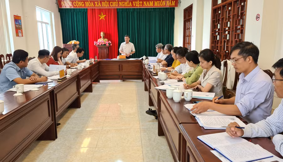 Quang cảnh buổi làm việc của đoàn giám sát với UBND thị xã An Khê. Ảnh: Ngọc Sang