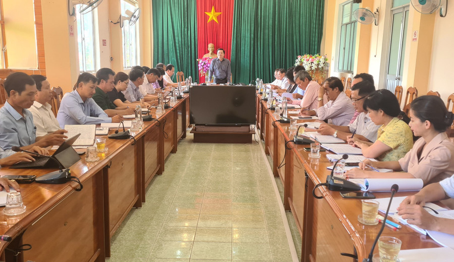 Quang cảnh buổi làm việc của đoàn giám sát với UBND huyện Ia Pa. Ảnh: Ngọc Sang Quang cảnh buổi làm việc của đoàn giám sát với UBND huyện Ia Pa. Ảnh: Ngọc Sang