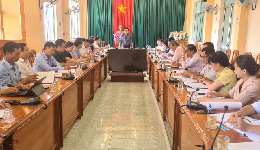 Quang cảnh buổi làm việc của đoàn giám sát với UBND huyện Ia Pa. Ảnh: Ngọc Sang