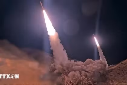  Iran tấn công các mục tiêu của Mỹ tại Oman và Syria