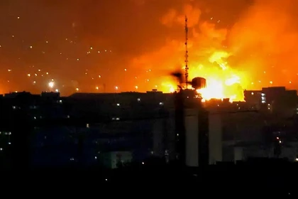 Israel không kích cơ sở quân sự Iran, thả 230 quả bom trong đêm