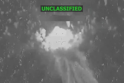 Ba tàu bị Mỹ không kích ngày 15-12. Video: Reuters