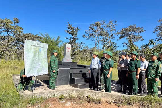 Chủ tịch UBND tỉnh Phạm Anh Tuấn kiểm tra khu vực biên giới và làm việc với các địa phương