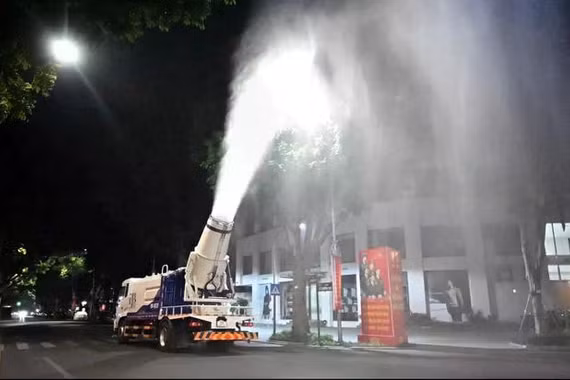 Đối phó bụi mịn PM2.5, Hà Nội kỳ vọng gì ở xe phun sương?