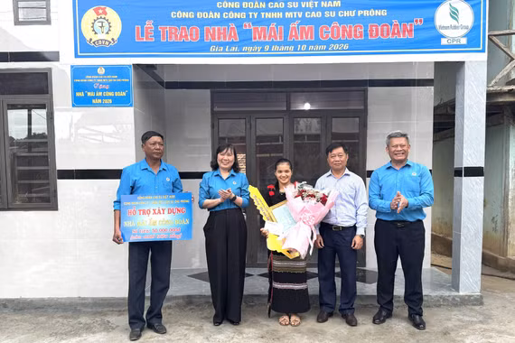 Công đoàn Cao su Việt Nam hỗ trợ 100 triệu đồng xây nhà "Mái ấm Công đoàn".