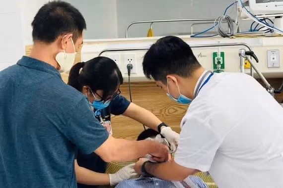 Sau vụ hơn 40 người nhiễm độc khí clo: Bình khí cũ, hóa chất nguy hiểm phải xử lý thế nào?