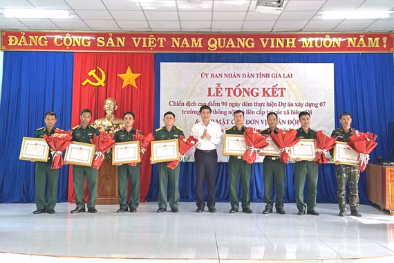Tổng kết chiến dịch cao điểm 90 ngày đêm xây dựng 7 trường phổ thông nội trú liên cấp tại các xã biên giới