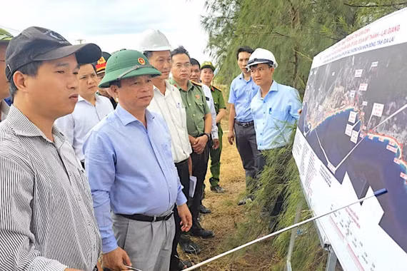 Phó Chủ tịch Thường trực UBND tỉnh đến thăm, động viên các đơn vị thực hiện nhiệm vụ dịp lễ Quốc khánh 2-9.