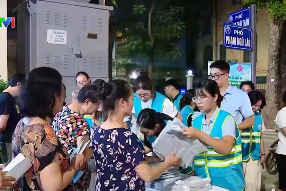Vứt càng nhiều rác, có thể phải trả càng nhiều tiền: Hà Nội thử nghiệm “túi tiêu chuẩn”