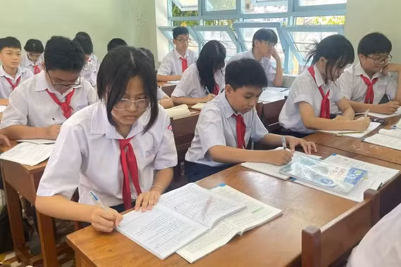 Giảm hơn 50% số trường nhưng vì sao vẫn nơi thừa, nơi thiếu giáo viên?