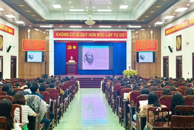 Phường Diên Hồng bồi dưỡng chính trị hè cho 824 cán bộ, giáo viên, nhân viên
