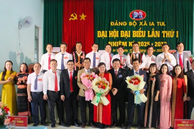 Ban Chấp hành Đảng bộ xã Ia Tul nhiệm kỳ 2025-2030 ra mắt Đại hội. Ảnh: Vũ Chi