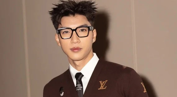 HIEUTHUHAI là nghệ sĩ Việt duy nhất đến Pháp dự sự kiện của Louis Vuitton
