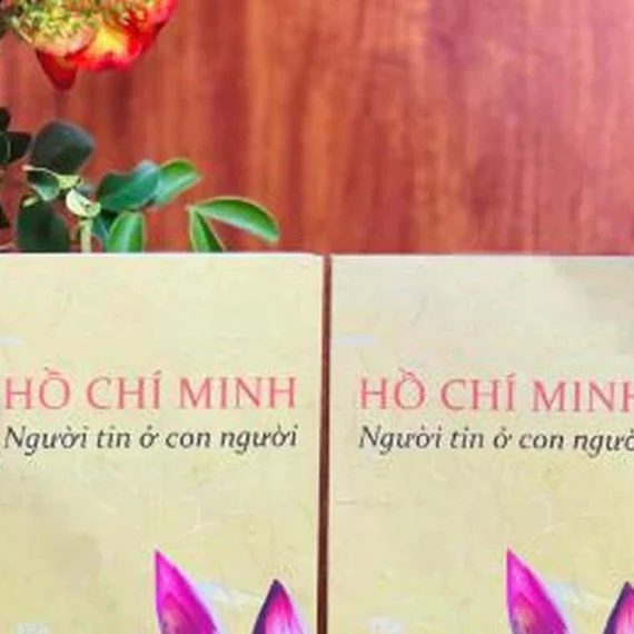 Ra mắt tập thơ 'Hồ Chí Minh - Người tin ở con người'