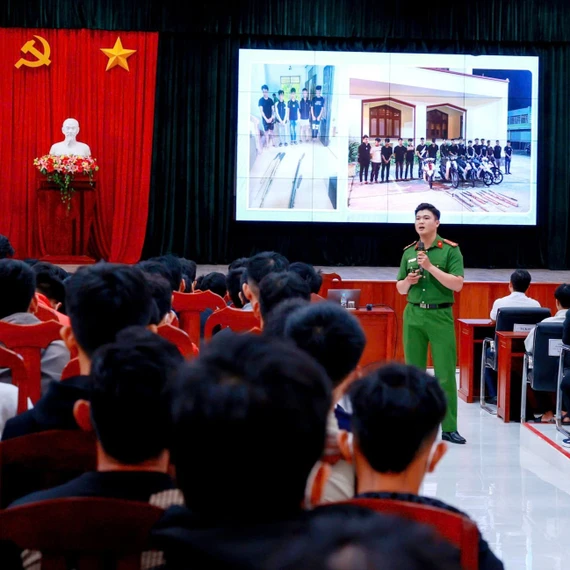 Cùng sinh viên vượt cạm bẫy trên mạng