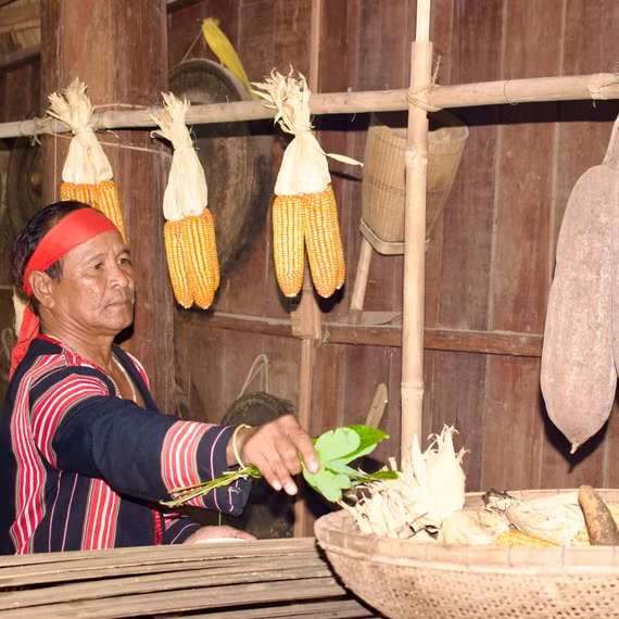 “Đánh thức” giá trị văn hóa từ lễ cúng mừng nhà rông mới ở làng Ơp