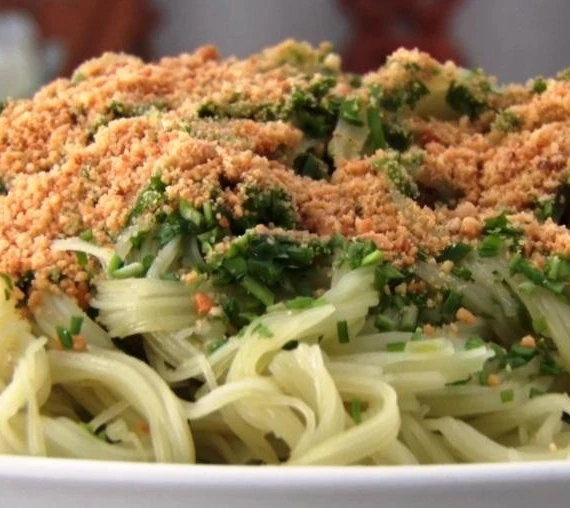 Ngại ngùng một miếng bánh dây…