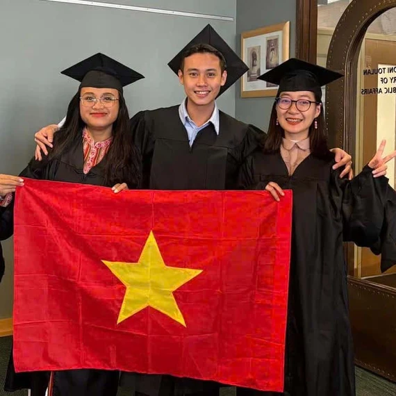 Mặt trời trong bóng đêm