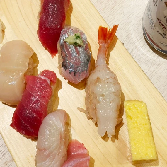 Đến Tokyo ăn Sushi