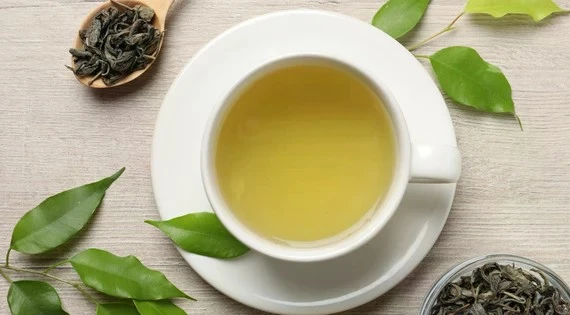 Tác dụng 'đảo ngược' lão hóa bất ngờ của trà xanh và một vitamin