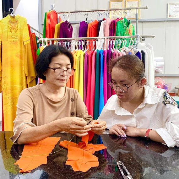 Lớp dạy may áo dài đặc biệt ở phố núi Pleiku