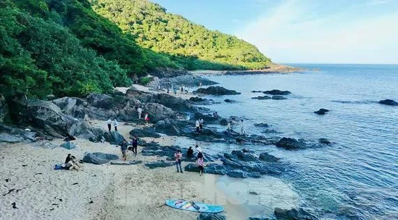 Đà Nẵng: Khám phá Ghềnh Bàng hoang sơ, ẩn mình ở bán đảo Sơn Trà