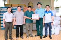 Trao 35 tấn hàng hóa cho học sinh bị ảnh hưởng mưa bão tại xã Tuy Phước và 1 số trường học ở phường Quy Nhơn