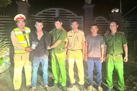 Lực lượng Cảnh sát giao thông phối hợp Công an xã Đak Pơ bắt quả tang Nguyễn Đức Tín khi đang tàng trữ trái phép chất ma túy.