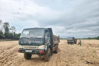 “Nóng” tình trạng khai thác cát trái phép tại Chư Drăng