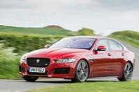 Jaguar XE S: Sedan thể thao đậm cá tính Anh quốc, giá từ 3,6 tỷ đồng