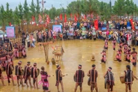 Hòa tiếng cồng chiêng vang vọng đại ngàn