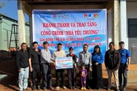 Trao “Nhà yêu thương” cho trẻ em có hoàn cảnh khó khăn xã Chư Sê