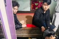 Tạm giữ hình sự 4 đối tượng về hành vi mua bán, tổ chức sử dụng trái phép chất ma túy.