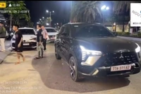 Cảnh sát giao thông Gia Lai xác minh, xử phạt thanh niên dừng xe giữa đường phố gây bức xúc dư luận.