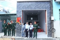 Quân đội hoàn thành và bàn giao 100 căn nhà trong “Chiến dịch Quang Trung” cho nhân dân vùng bão lũ.