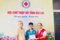 Hội Chữ thập đỏ Gia Lai trao 33 triệu đồng hỗ trợ 2 địa chỉ nhân đạo