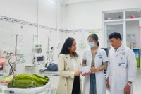 Hỗ trợ kinh phí chăm sóc cháu bé bị bỏ rơi tại rừng cao su Ia Mơ